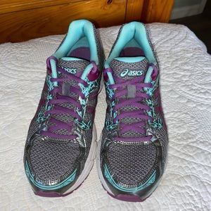 Women’s ASICS size 7.5